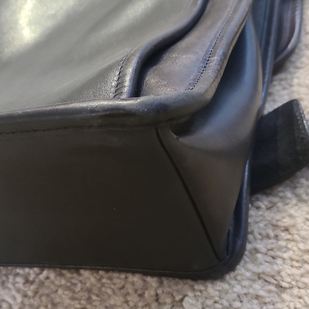 Classic Black Leather Men's Bag - Picture 7 of 9
